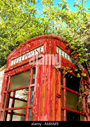 Detail der verfallenen klassische rote Telefonzelle Glastonbury Somerset England Stockfoto