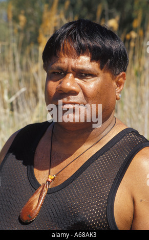 Aborigine-zeitgenössische Künstler Ian Abdulla an Loch Luna South Australia Stockfoto