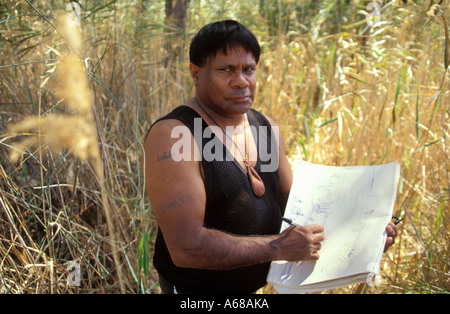 Aborigine-zeitgenössische Künstler Ian Abdulla skizzieren in der Nähe von Loch Luna South Australia Stockfoto