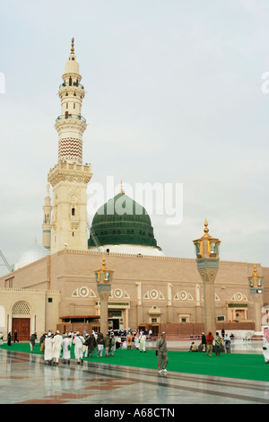 Nabawi Moschee in Medina Saudi Arabien Prophet Muhammad (Friede sei mit ihm) wurde hier unter der grünen Kuppel beigesetzt. Stockfoto