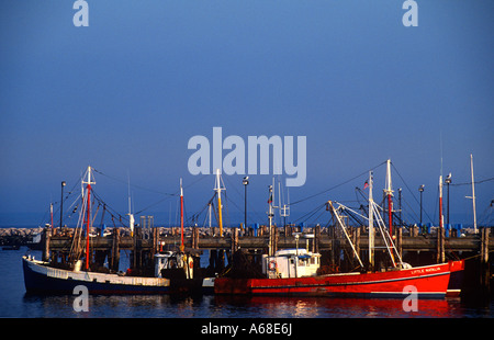 Kommerziellen Fischerboote am MacMillan Wharf Provincetown MA verankert Stockfoto