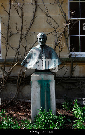 Statue von John Henry Cardinal Newman (1801-1890) in Trinity College-Gelände Stockfoto