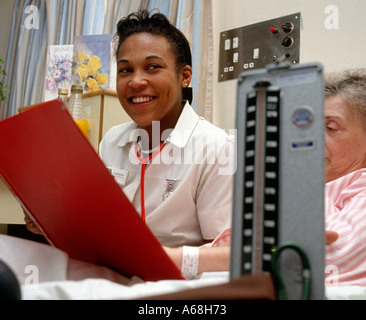 Agentur-Krankenschwester in Guys Hospital London. Stockfoto