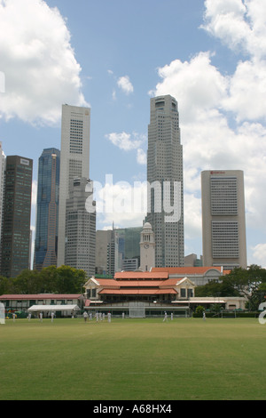 Der Cricket-Platz, Pavillon und Geschäftsviertel, Padang, Singapur Stockfoto