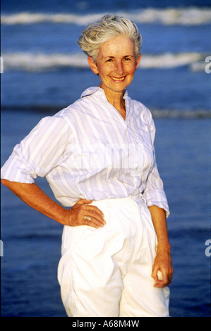 Porträt der gesunde ältere Frau Stockfoto