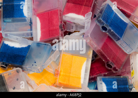 Haufen von leeren Tintenpatronen zum recycling Stockfoto