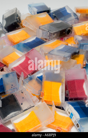 Haufen von leeren Tintenpatronen zum recycling Stockfoto