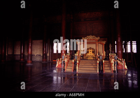 Kaisers Thron in der Halle der Erhaltung der Harmonie. Verbotene Stadt. Beijing. China. Asien Stockfoto