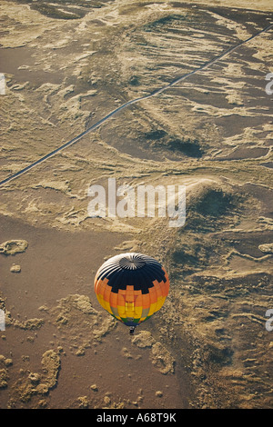 Luftaufnahme des Heißluft-Ballon über der Namib-Wüste Eigenschaft freigegeben Namib Naukluft Park Namibia Stockfoto