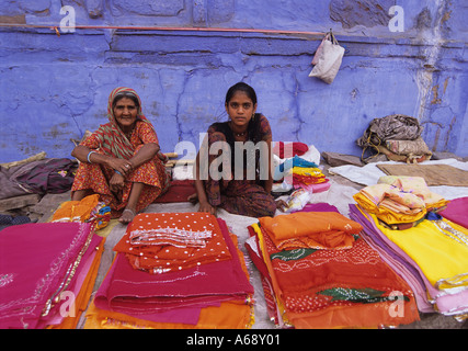 Tuch-Verkäufer in Jodhpur Rajasthan Indien Stockfoto