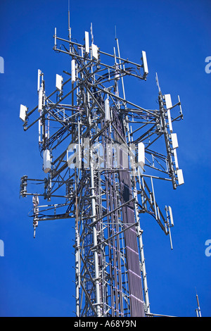 MOBILFUNKMAST-TELEFON, RADIO, FERNSEHEN, ANTENNE, HANDY, TELEFON, TELEFON, IM FREIEN, TEXTFREIRAUM, HIMMEL, TELEKOMMUNIKATION, TURM Stockfoto