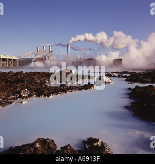 Geothermische Kraftwerk Svartsengi und Wasser der blauen Lagune vor Halbinsel Reykjanes Island Stockfoto