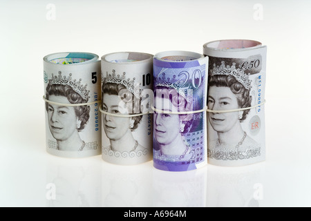 £5 £10 £20 £50 britische Banknoten rollt Stockfoto