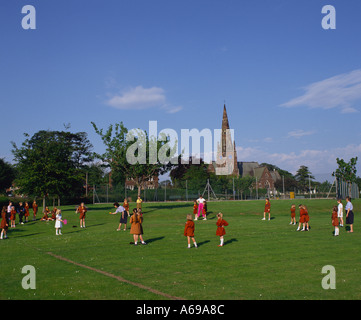 Brownies Rounders Thornton Hough Wirral Merseyside England spielen Stockfoto