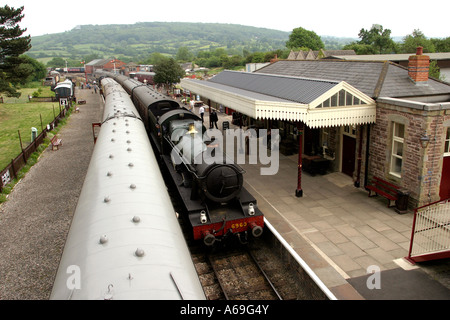 UK England Gloucestershire Winchcombe Gloucester und Warwickshire Eisenbahn Lokomotive im Bahnhof Stockfoto