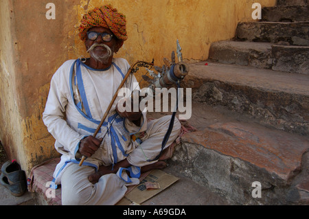 Sarod-Spieler Amber Fort Jaipur Stockfoto