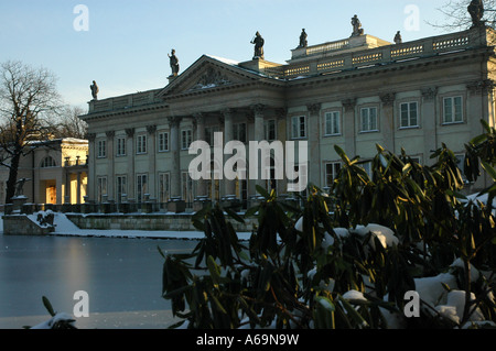 Palast auf dem Wasser Gebäude im Lazienki-Park in Warschau, Polen Stockfoto
