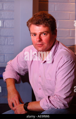 MARK HADDON AUTOR VON THE CURIOUS INCIDENT OF THE DOG IN THE NIGHT-TIME ABGEBILDET AUF DEN CHELTENHAM LITERATURTAGEN OCT 2005 Stockfoto