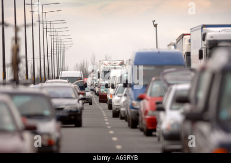 EIN STAU NACH EINER POLIZEI-ZWISCHENFALL AUF DER M6 NÖRDLICH VON BIRMINGHAM UK Stockfoto