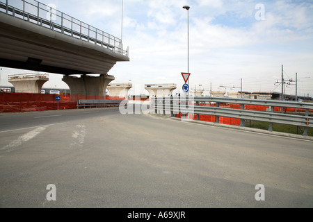 Verzögerung und Unannehmlichkeiten bei Wartungsarbeiten auf den italienischen Autobahnen. Stockfoto