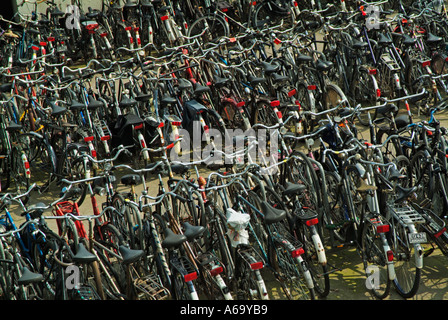 Fahrradpark in der Nähe von Hauptbahnhof Amsterdam Holland Niederlande EU Europa Stockfoto