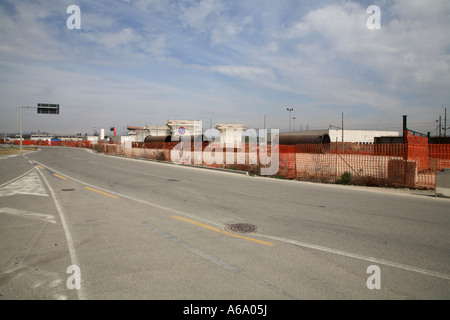 Verzögerung und Unannehmlichkeiten bei Wartungsarbeiten auf den italienischen Autobahnen. Stockfoto