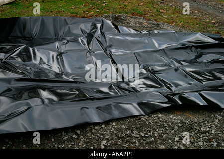 EINEN WASSERFALL SCHRITT 7 LAIEN LINER ÜBER LOCH ZU BAUEN Stockfoto