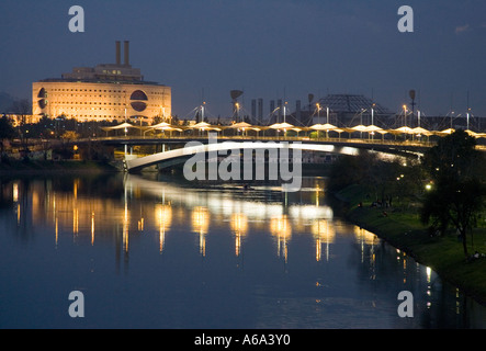 Brücke des Flusses Guadalquivir und Cristo De La Expiracion, Sevilla, Spanien Stockfoto