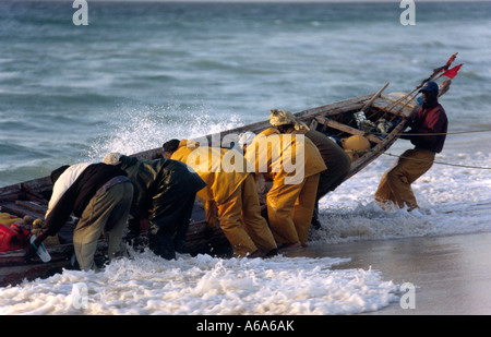 Fischer - Plage de Pêcheurs, Nouakchott, Mauretanien Stockfoto