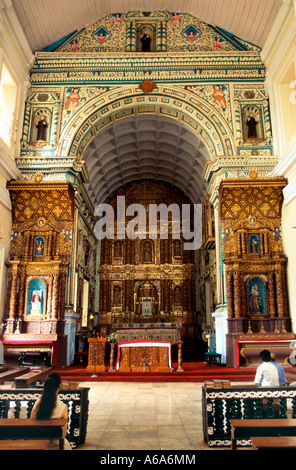 Barocke Altar in der Kapelle in Rachol Seminar Salcete Goa. 16. Jahrhundert portugiesische Kolonialarchitektur in Goa Indien Stockfoto