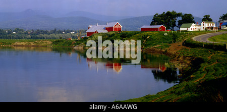 Milchviehbetrieb entlang des Connecticut River in der Nähe von Wells River in Vermont, in ein weites Feld-Panorama zu sehen Stockfoto