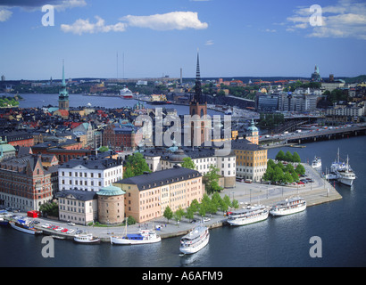 Übersicht über die Insel Riddarholmen mit Yachten und Boote Gota Canal aus dem Rathausturm in Stockholm Stockfoto