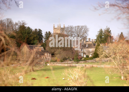 ANSICHT DES HL. JOHANNES DER TÄUFER KIRCHE IN COLN ST ALDWYNS GLOUCESTERSHIRE UK Stockfoto