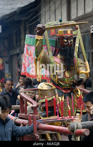 Gottheiten-Parade in Liukeng, einem 1000 Jahre alten abgelegenen Dorf in Jiangxi, China. 1. Februar 2006 Stockfoto