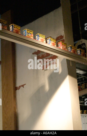 Jede Art von Spam Spam-Museum in Austin Minnesota ein Hängeförderer Gürtel zeigt Dosen Stockfoto