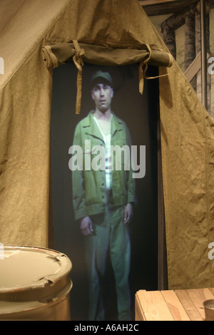 Videoinstallation im Spam-Museum Chronik Verwendungen von SPAM in Weltkrieg zwei-Feld-Rationen Stockfoto