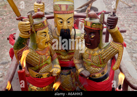 Gottheiten-Parade in Liukeng, einem 1000 Jahre alten abgelegenen Dorf in Jiangxi, China. 2. Februar 2006 Stockfoto