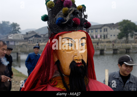 Gottheiten-Parade in Liukeng, einem 1000 Jahre alten abgelegenen Dorf in Jiangxi, China. 2. Februar 2006 Stockfoto