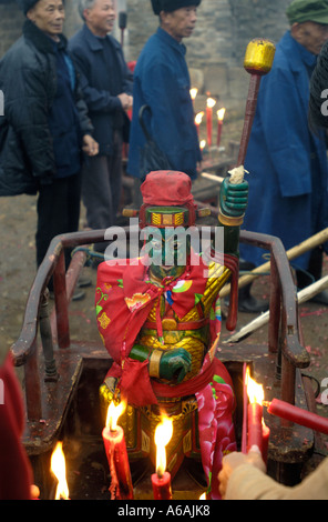 Gottheiten-Parade in Liukeng, einem 1000 Jahre alten abgelegenen Dorf in Jiangxi, China. 3. Februar 2006 Stockfoto