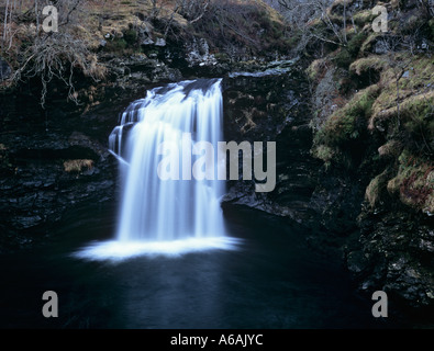 FÄLLT der FALLOCH Wasserfall, Rob Roys Badewanne am Fluss Falloch.  Crianlarich Stirling Scotland UK Stockfoto