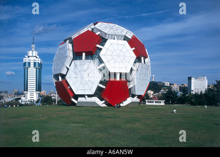 China Liaoning, Dalian, Laodong Gongyuan (Labor Park), Markenzeichen riesigen Fußball Center Stockfoto