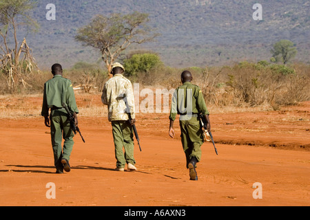 Antipoaching Patrouille lassen für Morgen Patrouille Ngulia Rhino Sanctuary Tsavo West Nationalpark Kenia Stockfoto