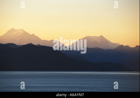 Sonnenuntergang entlang der Inside Passage in der Nähe von Ketchikan Alaska USA Stockfoto