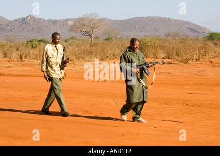 Rangers zu Fuß patrouillieren Ngulia Rhino Sanctuary Tsavo West Nationalpark Kenia Stockfoto