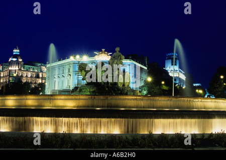 Europa Spanien Madrid der Cibeles-Brunnen Kreuzung des Paseo del Prado und der Alcala Paseo De La Castellana Stockfoto