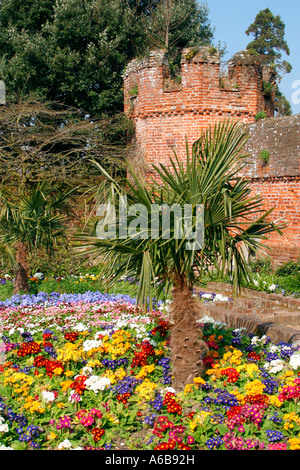Floral Bettwäsche Display in Bishops Palace Gardens Chichester Stockfoto