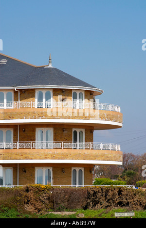 Luxuriöse Apartments mit Balkon am Meer in Worthing, West Sussex Stockfoto
