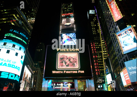 US Army Recruiting Werbung am Times Square in New York City USA Dez. 2006 Stockfoto