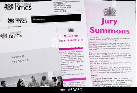 Jury beschwört Papiere. England-UK. Frage von ihrem Majestys Justizdienstes. Stockfoto