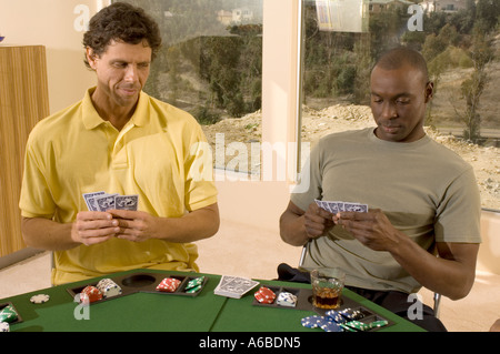 Porträt der Männer spielen Stockfoto